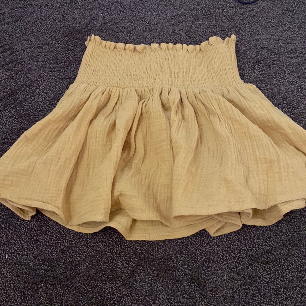 Forever 21 mustard yellow/gold ruffled mini skirt unworn size-XS
